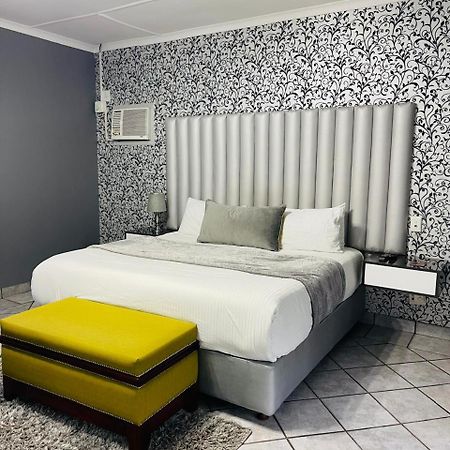 Pari Guest House 米德尔堡 外观 照片